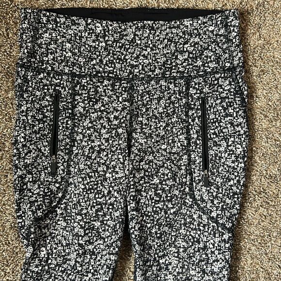 Lululemon Women’s Invigorate 7/8 Tight Daisy Dust Alpine White/Black Size 6 - Picture 5 of 8